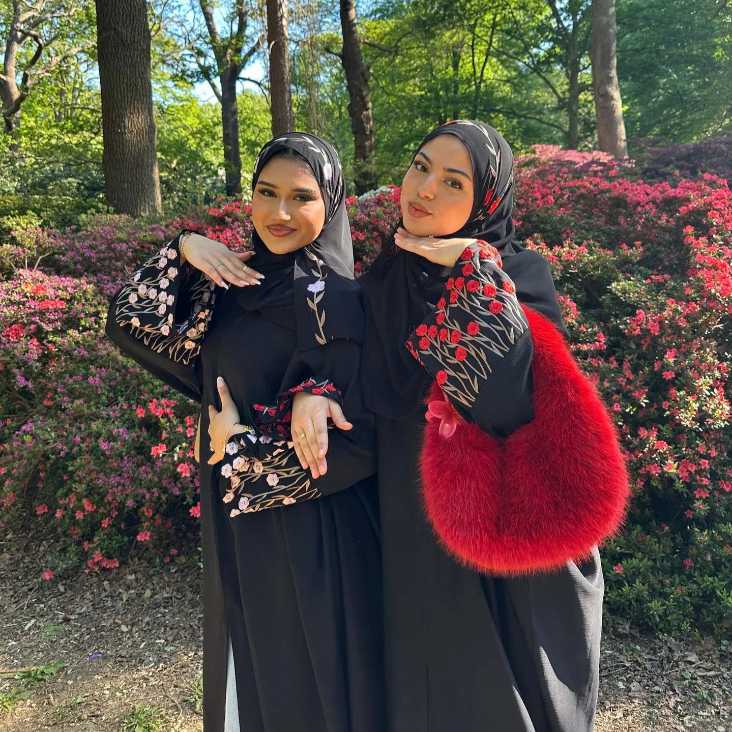 Abaya Noire Femme Brodée Fleurie