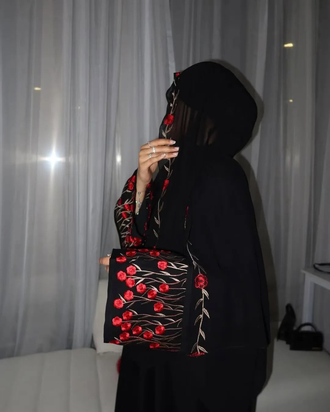 Abaya Noire Femme Brodée Fleurie